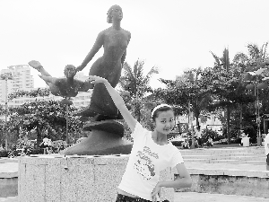 兰州<em>东乡族少女</em>张馨月参加国庆联欢晚会表演 