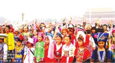 <em>东乡族少女</em>参加国庆60周年花车巡游载誉归来