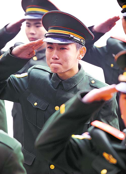 武警山西总队太原市支队七中队举行老兵退伍告