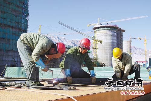 张掖巨龙建材公司新型干法水泥生产线建设工地