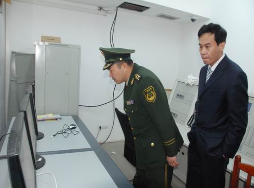 酒泉支队参谋长李亚斌带队检查公众聚集场所消