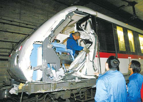 上海地铁发生两车擦碰造成部分停驶-上海|地铁事故
