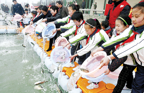 生态船人口普查_...水上人家 开展人口普查(3)