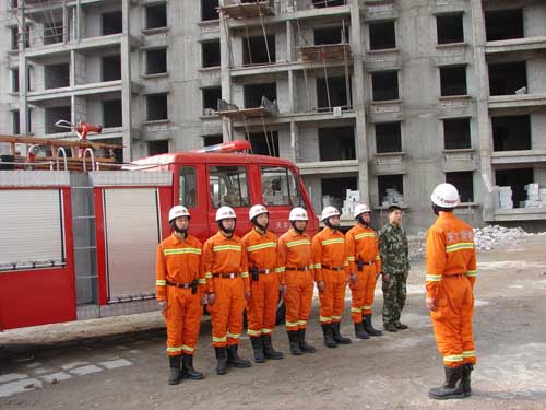天水郡消防中队开展高层建筑沿内楼梯垂直铺设