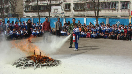 兰州西固消防中队与临洮街二小开展地震与火灾