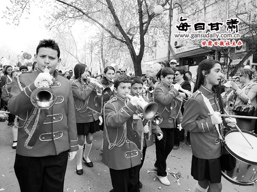 土耳其首都安卡拉庆祝儿童节(图)-儿童管乐队|