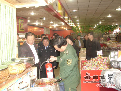 平凉华亭县副县长徐德才带队检查节日期间社会