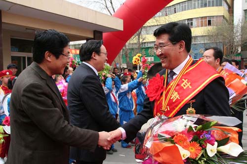 甘肃省劳动模范武威职业学院院长马登龙