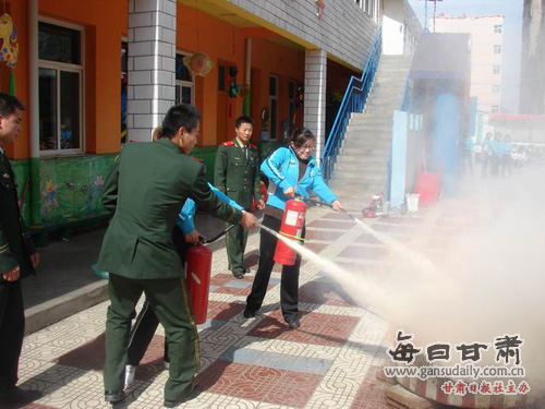 华亭消防中队积极开展幼儿园消防演练-华亭消