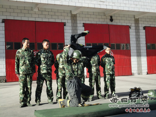 酒泉消防支队入警大学生学员训练掠影-酒泉消