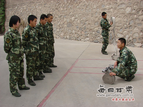 兰州消防支队特勤大队一中队强化体技能力训练