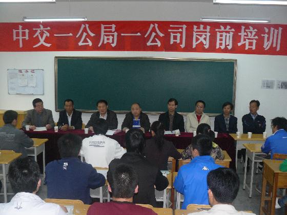 中收入阶层消费比例图_中交一公局 收入(2)