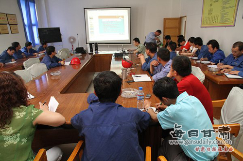 靖远消防大队为白银中天化工公司员工进行消防