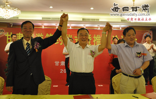 局长黄周会,重庆市旅游局副局长陈一清,新疆自治区旅游局副局长王玉成