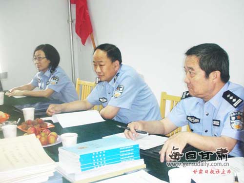 崆峒区公安局领导对消防科上半年工作进行检查