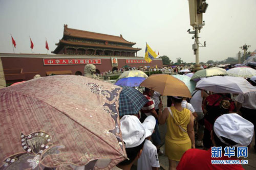 高温桑拿 暴雨洪灾 我国多数城市遭遇恶劣天气