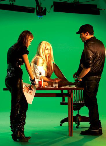 坏女孩林赛-罗韩入狱人气急升 变身性感<em>充气</em>娃