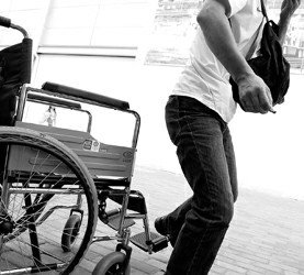 游客装残疾租轮椅游园 大言不惭称很爽-游客