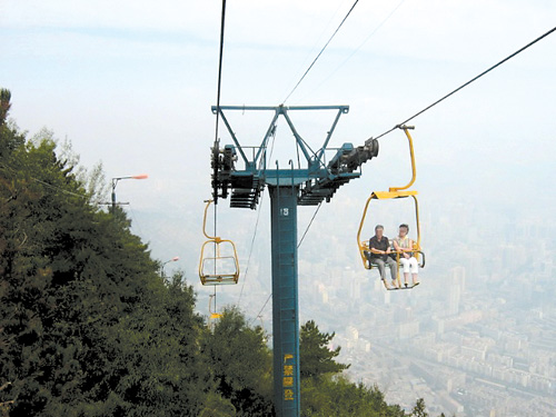 (记者 王家安) 21年前,作为西北第一条国内自主设计的高山索道,位于