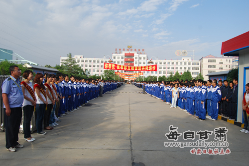 兰州科技外语学校学校师生