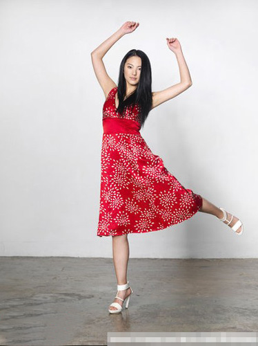 张雨绮性感写真展窈窕身段-张雨绮-娱乐