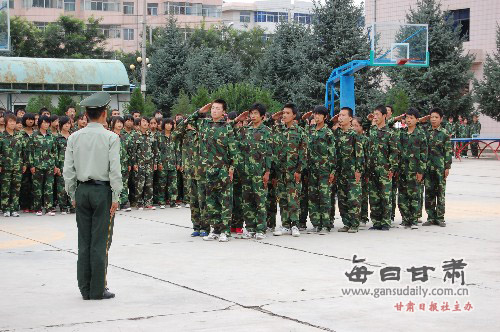 平凉消防支队圆满完成对平凉工业中专2010级