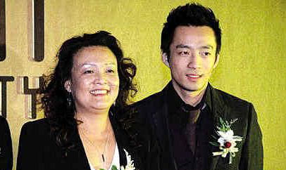 汪小菲被曝系离异家暴男 无个人资产花母亲钱