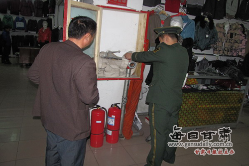 瓜州消防大队积极开展商场市场消防安全大检查