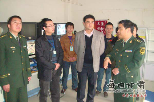 平凉市政府组成的消防工作督察组 检查督导静