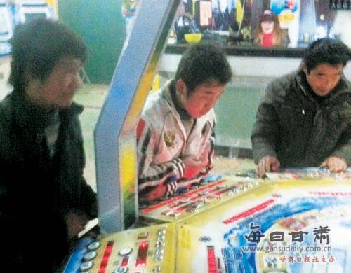 陇西:电玩城公开经营赌博机 警察推给城管-赌博