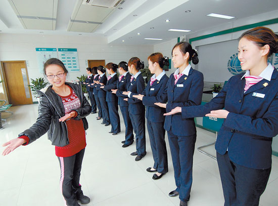 浙江省上虞市供电营业窗口服务人员在老师的指