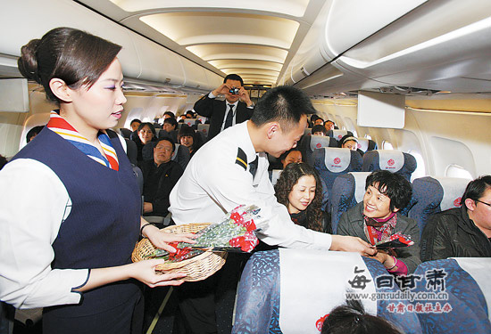 三八妇女节快乐:节日不懈怠 美在岗位上