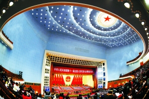 直击全国两会:中国不搞多党轮流执政和私有化
