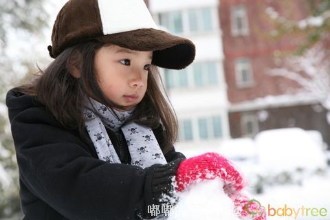 冬季宝宝是雪地里的星星-宝宝