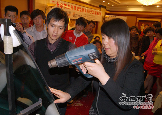 世界名膜做车膜 承诺十年原厂质保(组图)