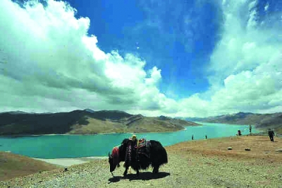 喜马拉雅山北麓的羊卓雍湖--每日甘肃-陇南日报