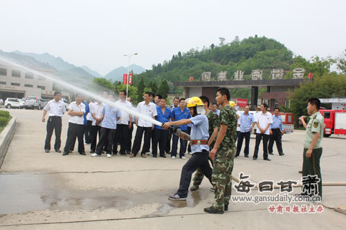 徽县消防中队对重点单位进行培训演练活动-徽