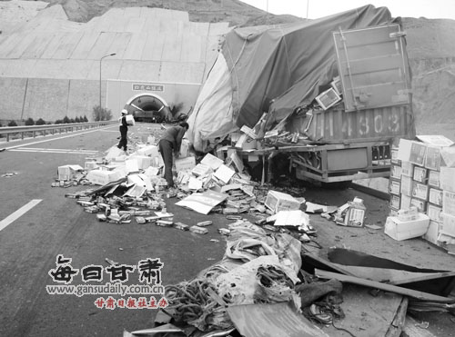 事故致兰州至定西方向车道中断