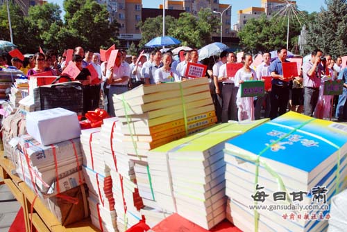 小学图书角布置图片_小学人均图书标准