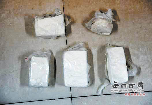 兰州城关警方破获特大运输毒品案:托运木箱里