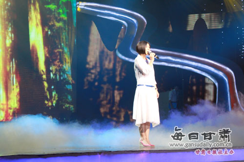 青海举行《献给地球的诗篇》诗歌音乐朗诵会(