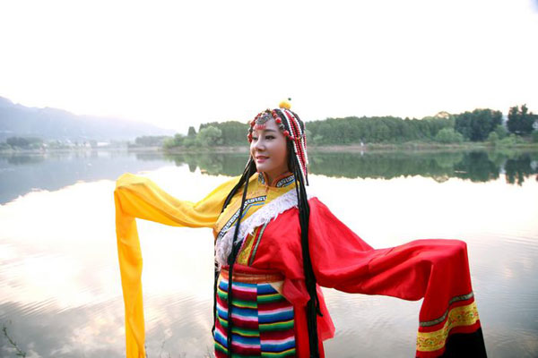杨紫萍西安世园会首开唱 用歌声赞美幸福中国