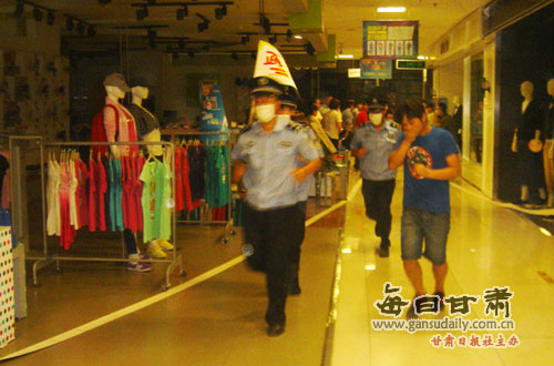 兰州国芳百盛商场全员开展消防演练