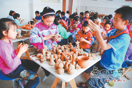 徽县在各小学开展丰富多彩的课外活动(图)-课外