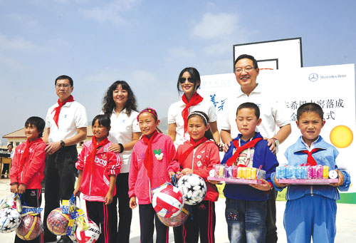 【汽车·金融】利星行汽车赴甘肃开展助学公益