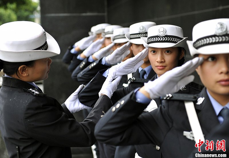 高清:四川乐山的90后"警花"-警花|女警-每日甘肃-国内