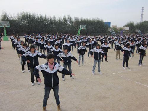 临夏县土桥中学开展第九套广播操竞赛活动