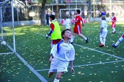 北京小学足球队惨败俄罗斯00后少年队引热议