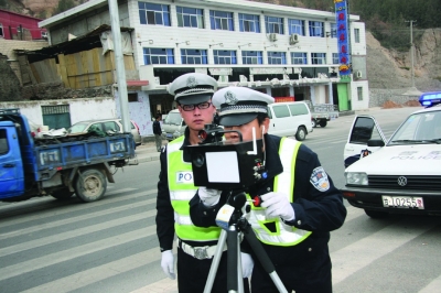 兰州600交警上路治超 一天时间查获超速违法