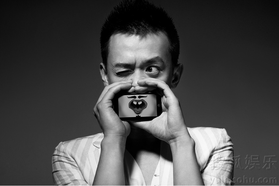 王学兵黑白写真大片 不失童趣的硬朗男人-王